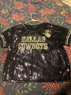 Dallas Cowboys Sequin Crop Tee in Navy Blue - Women's